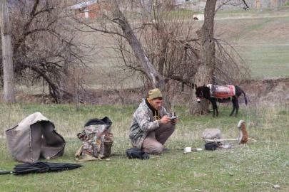 Saksağandan etkilendi, çobanlığı dijitalleştirdi, artık koyun sürüsünü dronle yönetiyor