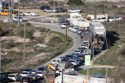 Siyonist rejim Ramallah'ın kuzeyindeki kontrol noktalarını kapattı