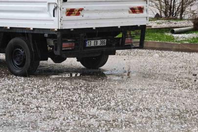 Aniden bastıran dolu, sürücülere zor anlar yaşattı