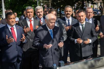 Bahçeli, Ülkücü Şehitler Anıtı'nı ziyaret etti