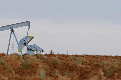 Brent petrolün varili 105,83 dolardan işlem görüyor