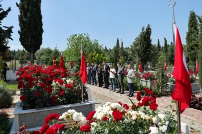 Bursa'da Başkan Vekili Biba'dan esnaf ve şehitlik ziyareti
