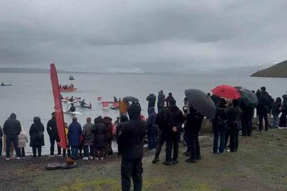 Çıldırlı çocuklar 19 Mayıs’ta yaptığı su sporları gösterisi nefes kesti