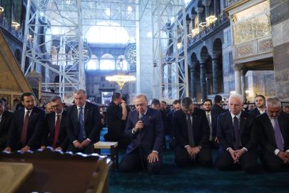 Cumhurbaşkanı Erdoğan Ayasofya'da: "Bu akşam İstanbul bir başka güzel olacak"