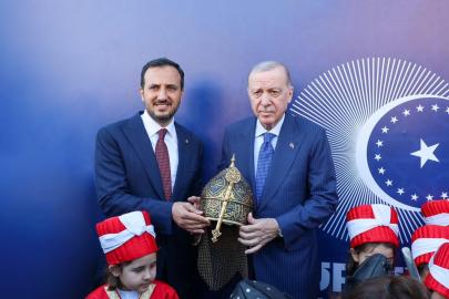 Cumhurbaşkanı Erdoğan'a miğfer hediye edildi