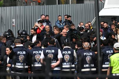 Emniyet ekipleri, CHP Genel Merkezi'ne girdi