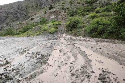 Erzincan-Kemah yolunda heyelan