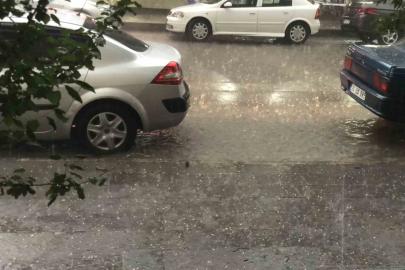 Erzincan’da dolu ve heyelan ulaşımı olumsuz etkiledi