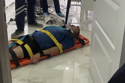 Evinde düşerek yaralanan şahıs ekiplerin yardımıyla hastaneye kaldırıldı