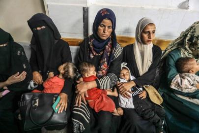 "Görmezden geliyormuş gibi bakın": Gazze'de annelerin açlık çığlığı