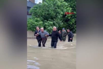 Görüntüler Hatay'dan: Asi Nehri taştı, sağanakta köprü ve yollar ile bir ev çöktü