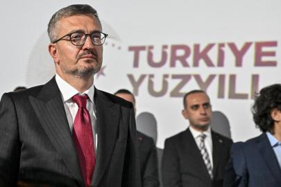 İletişim Başkanı Duran, "Fatih Sultan Mehmet ve İstanbulun Fethi" temalı deneyim çadırını ziyaret etti