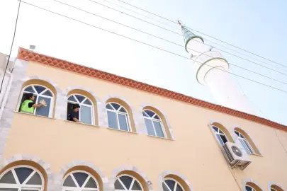 İzmir Çiğli’de camilerde bayram temizliği
