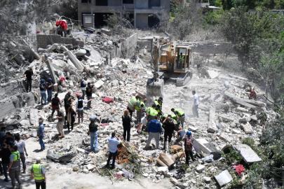 Katil İsrail'in Lübnan'a hava saldırılarında can kaybı 21'e yükseldi