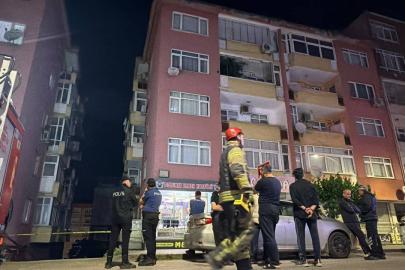 Kolonlarından ses geldi, 7 katlı bina boşaltıldı