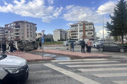Konya'da sık sık kazaların yaşandığı kavşakta bir kaza daha: 3 yaralı