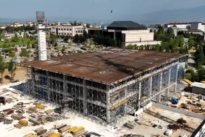 KOÜ Umuttepe Cami ve Otoparkı hızla yükseliyor