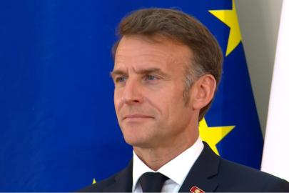 Macron, Pezeşkiyan ile görüştü