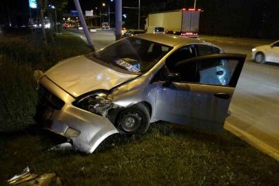 Malatya’da tır ile çarpışan araç refüje çıktı