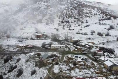 Mayısta kar sürprizi: Refahiye’de köyler beyaza büründü