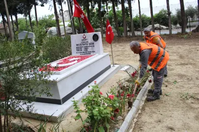 Mezarlıklarda bayram hazırlığı sürüyor