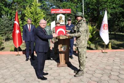 Milli Savunma Bakanı Güler, Mehmetçikle bayramlaştı