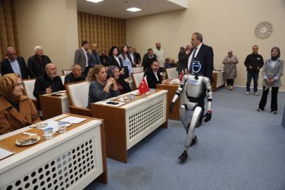 Nüfusa kayıtlı ilk insansı robot Meclis toplantısında