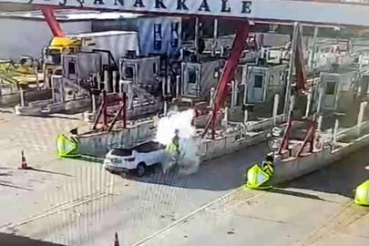 Otoyol gişelerine çarpan otomobildeki karı-kocayı ölüm ayırdı