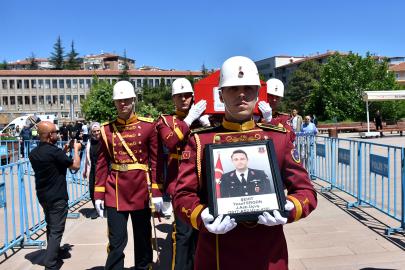 Şehit jandarmaya gözyaşlarıyla veda