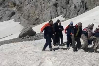 Şelalede mahsur kalan vatandaş kurtarıldı