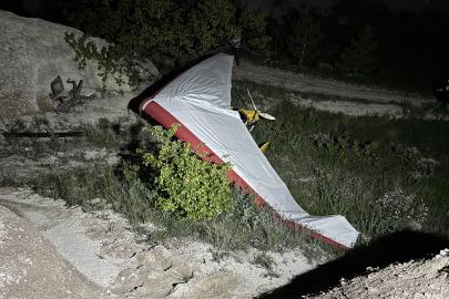 Turist taşıyan microlight acil iniş yaptı