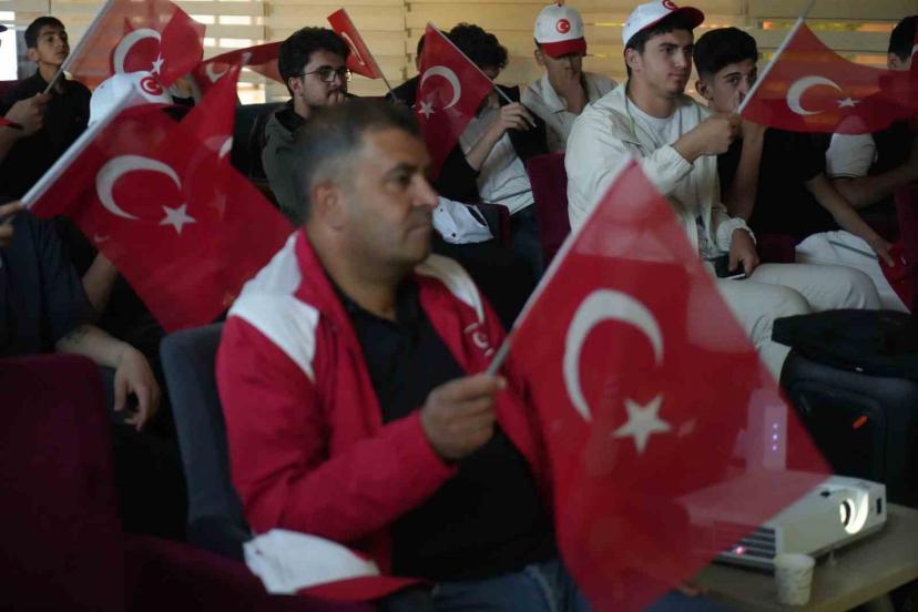Muş'ta, Milli maç heyecanı dev ekranlara taşındı!