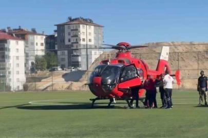 Bacağı kırılan yaşlı adam ambulans helikopterle Malatya’ya sevk edildi