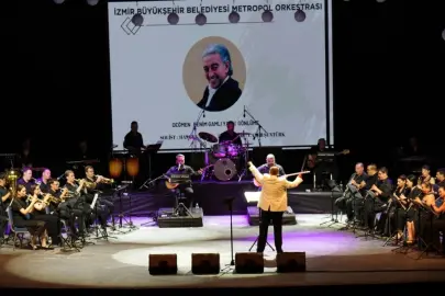 Edip Akbayram ve Volkan Konak İzmir'de şarkılarla anıldı