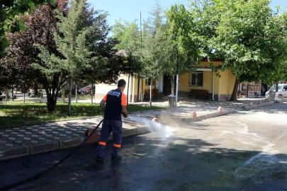 Elazığ’da belediye ekiplerinin, temizlik mesaisi sürüyor