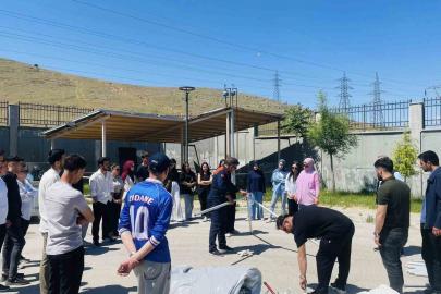 Elazığ’da öğrencilere çadır kurma ve yangın eğitimi