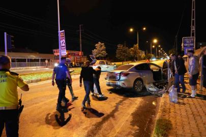 Erzincan’da iki otomobil çarpıştı: 5 yaralı