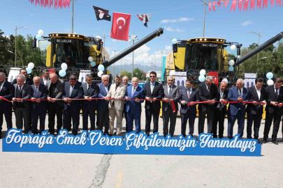 Erzurum’da bir ilk: Tarım makineleri parkına 2 biçerdöver, 4 römork eklendi