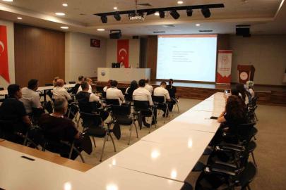Fethi Sekin Şehir Hastanesi personeline temizlik ve enfeksiyon kontrolü eğitimi
