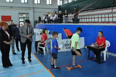Kütahya'da Başkan Kahveci’den Spor Ortaokulu ve Lisesi’ne ziyaret