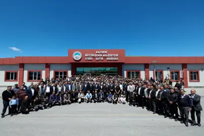 Memduh Büyükkılıç bayram sevincini şehrin dört bir yanında yaşadı