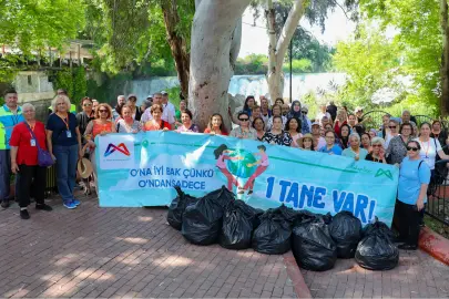 Mersin'de vatandaşlar çevre temizliği yaptı