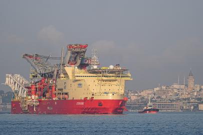 215 metrelik dev gemi İstanbul Boğazı'nda