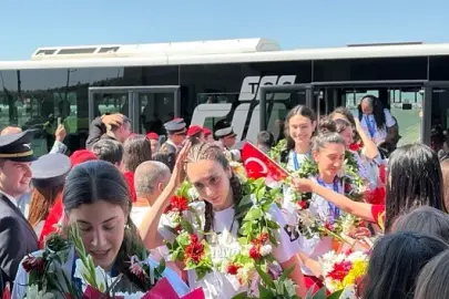 A Milli Kadın Voleybol Takımı için karşılama töreni düzenlendi
