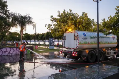 Antalya'da Konyaaltı Sahili’nde 7/24 temizlik mesaisi