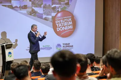 Başkan Alemdar Sakaryalı gençlerle AKM’de buluştu