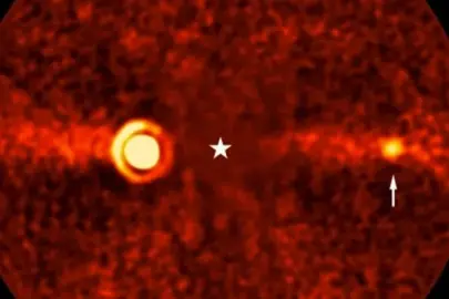 Gökbilimciler en sönük gezegeni tesadüfen fotoğrafladı