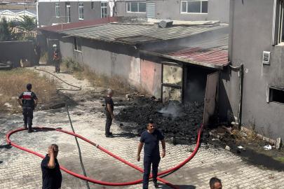Tekstil fabrikasının atık deposunda yangın