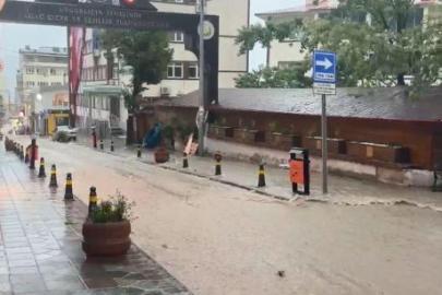Artvin'de art arda felaketler! Şiddetli Sağanak, hortum, heyelan... Cadde ve sokaklar balçıkla kaplandı