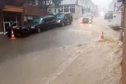 Artvin’de sağanak! Cadde ve sokaklar suyla doldu, ulaşım aksadı